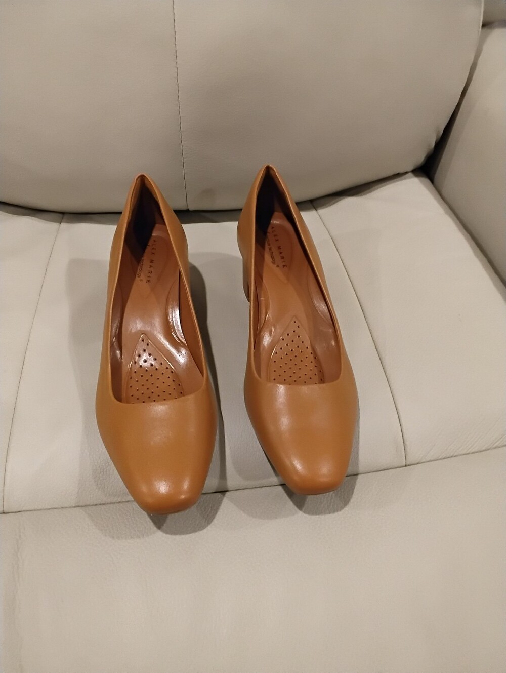 NWOT Alex Marie Camel Pumps 10